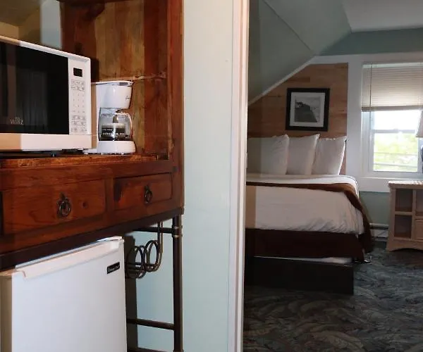 The Burgundy And Motel 2*