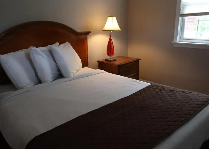 The Burgundy And Motel 2*