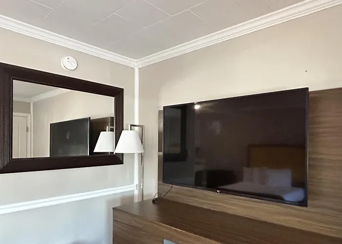 The Burgundy And Motel