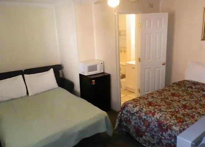 Motel The Burgundy And 2*